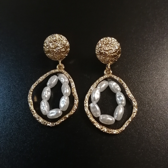 Golden earrings with white stones - Picture 3 of 5